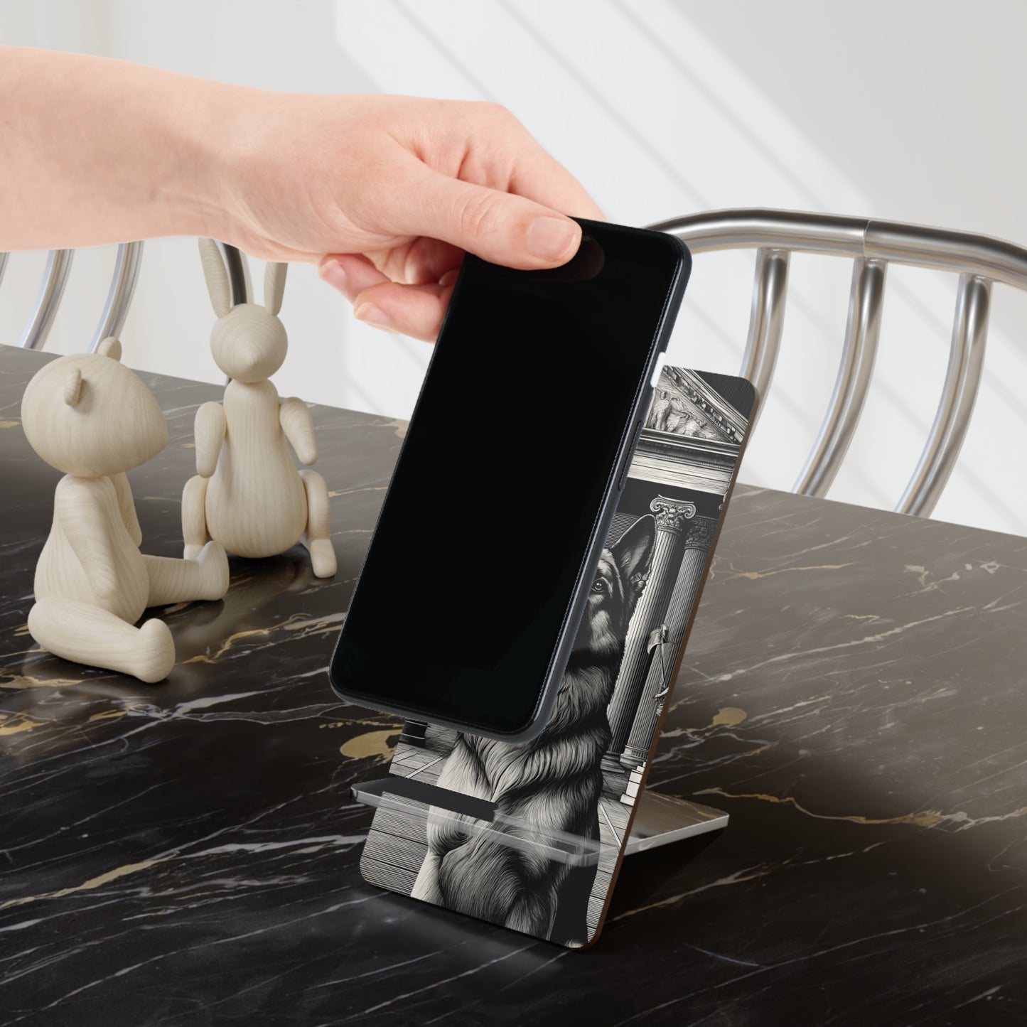 Etching and greco-roman German Shepherd Smartphone Stand